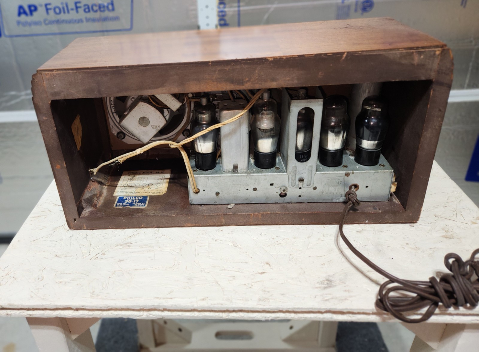 PHILCO Art Deco Table Top Radio ~ Model 38-17 ~ 1938 ~ WOODEN Cabinet