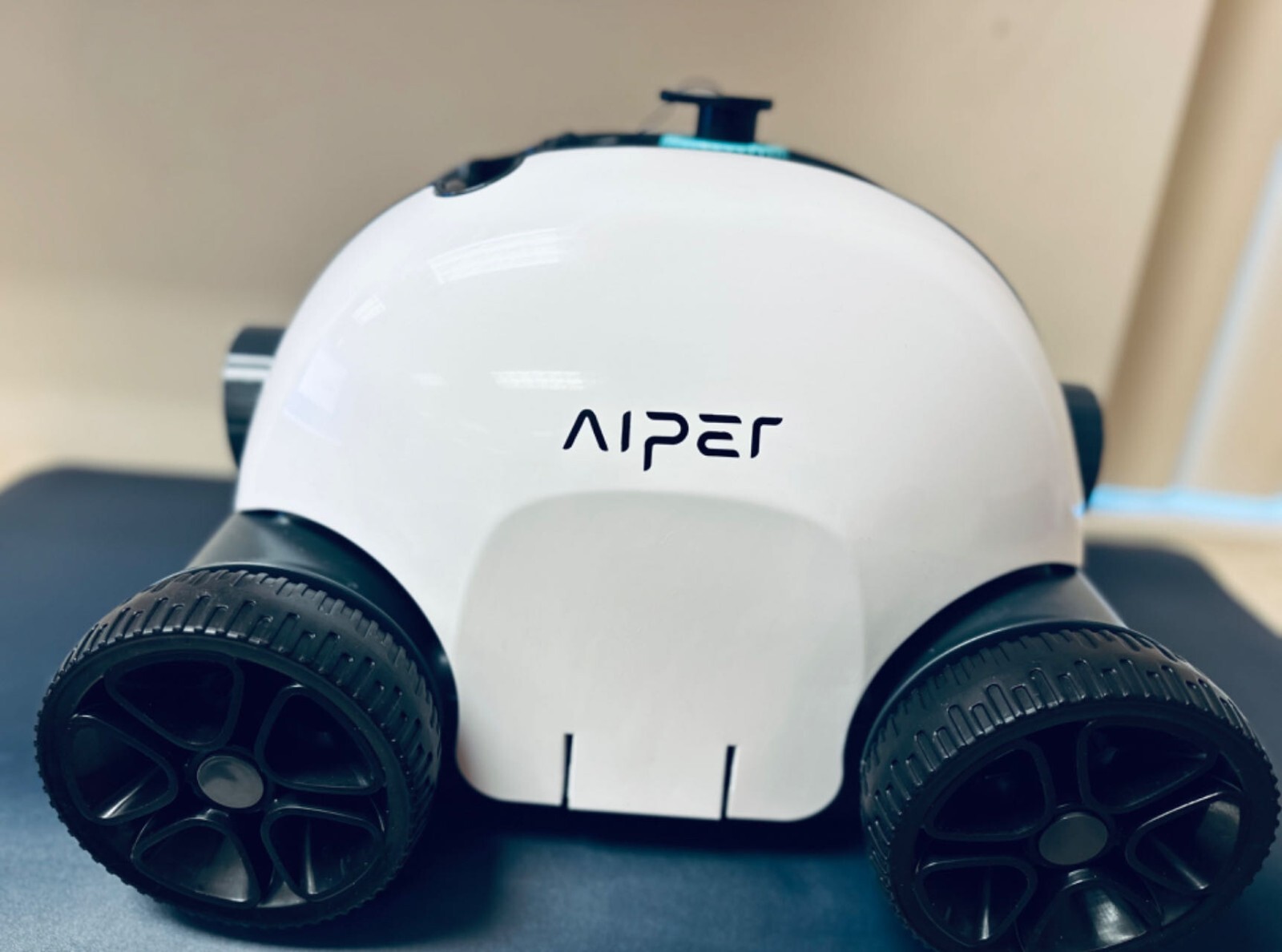 AIPER Cordless Robotic Automatic Pool Cleaner Vacuum,5000 mAh Rechargeable USED