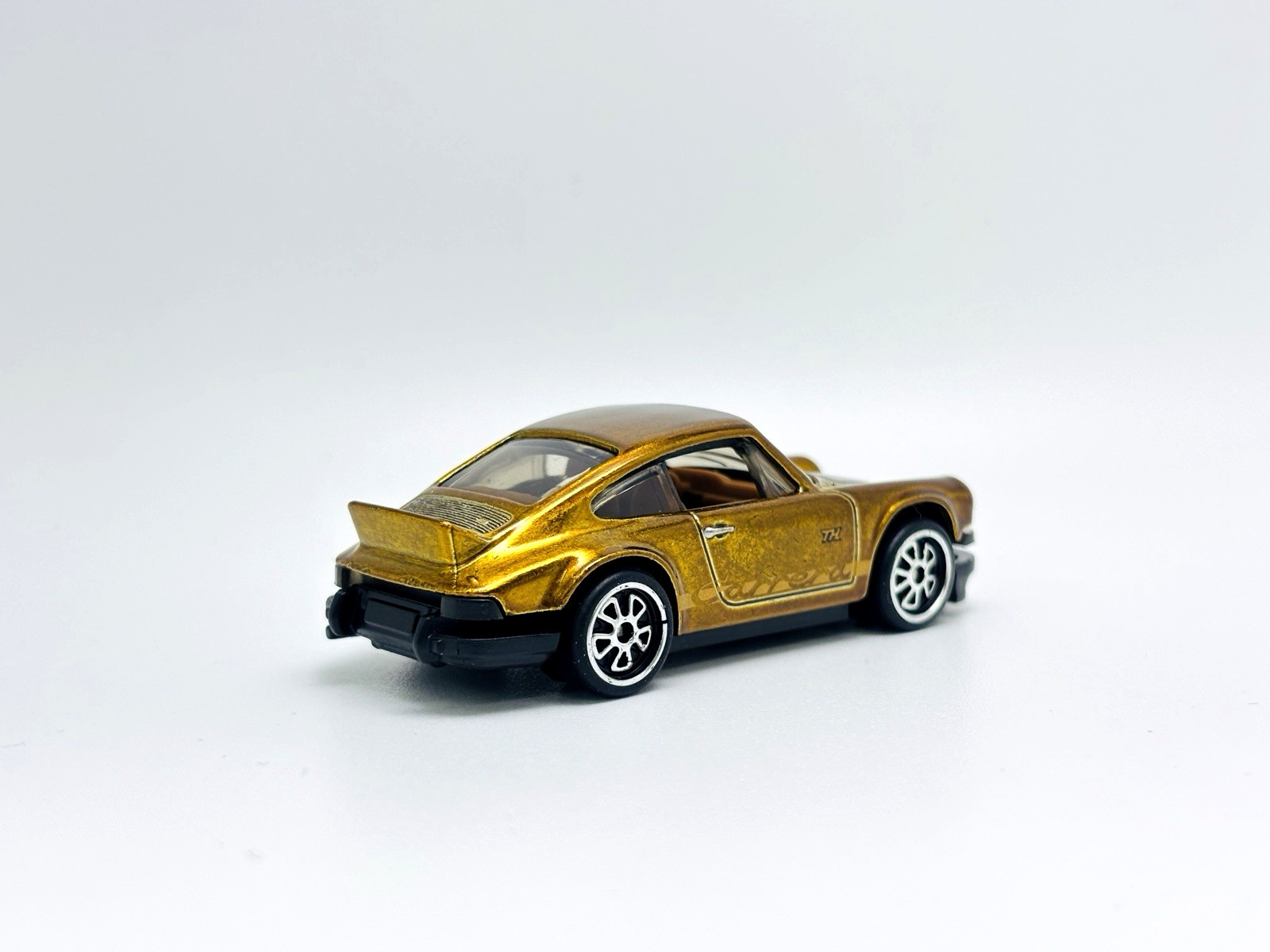 2026 Hotwheels Super Treasure Hunt STH Porsche 911 Carrera RS 2.7 Un-spun Loose