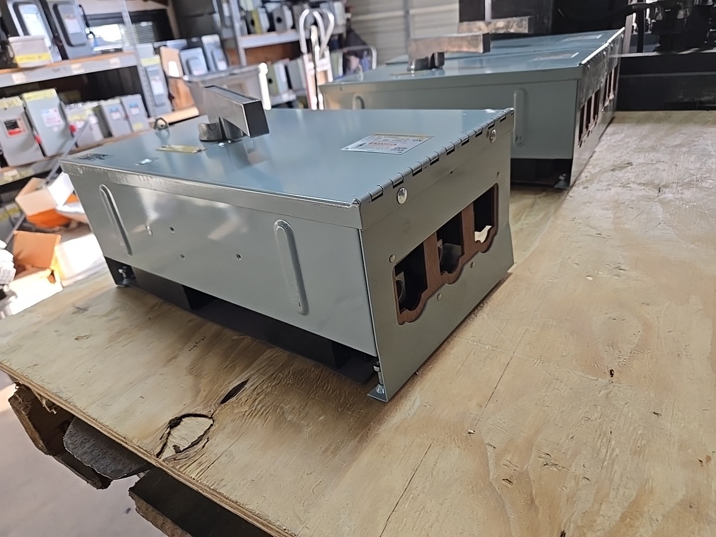 V7F3604 Siemens I-T-E 200 amp 600V WITH MOUNTING KIT