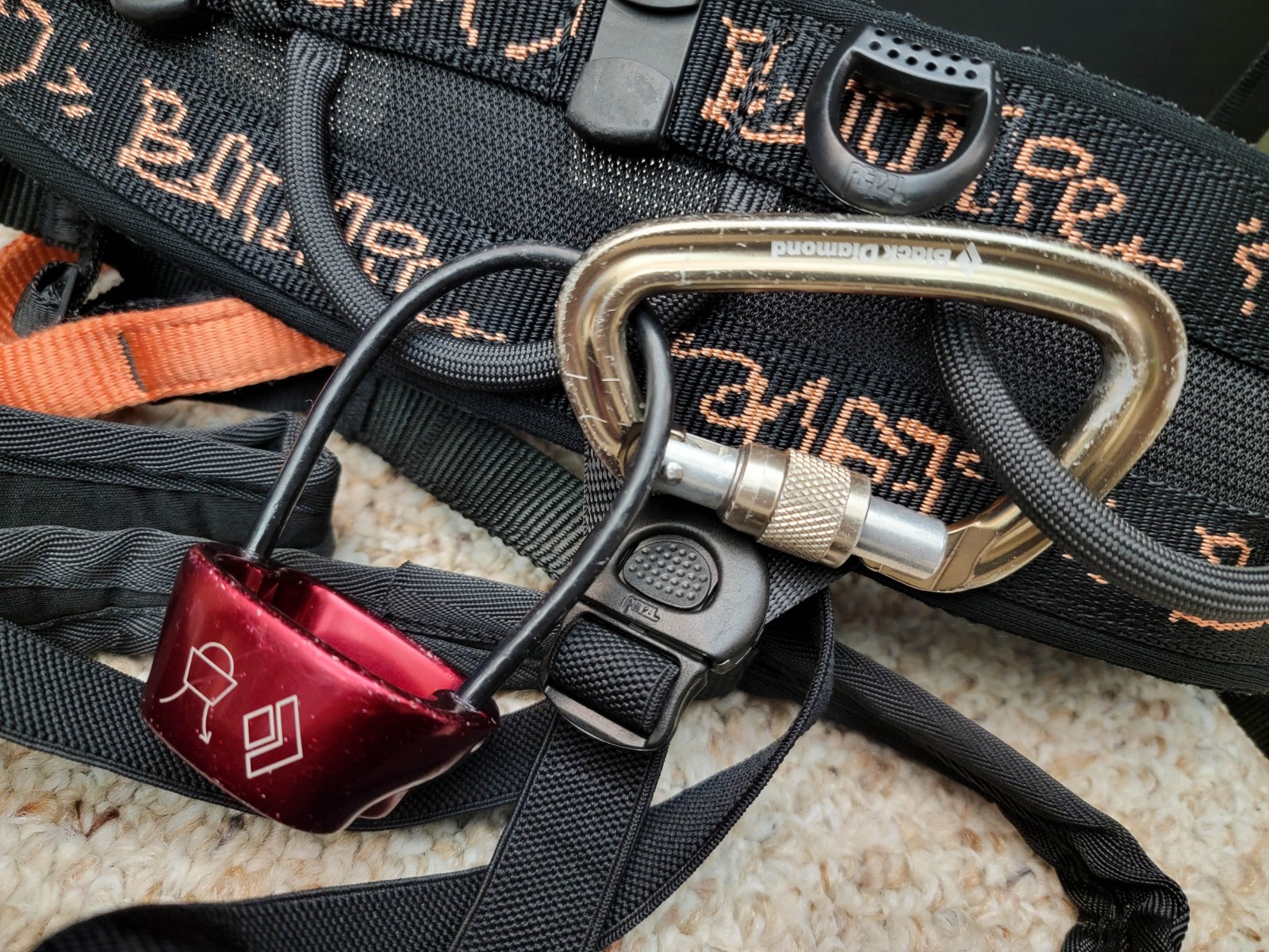 PETZL (France) Crolles Size Small Climbing Harness BD Belay Carabiner Chalk Bag.