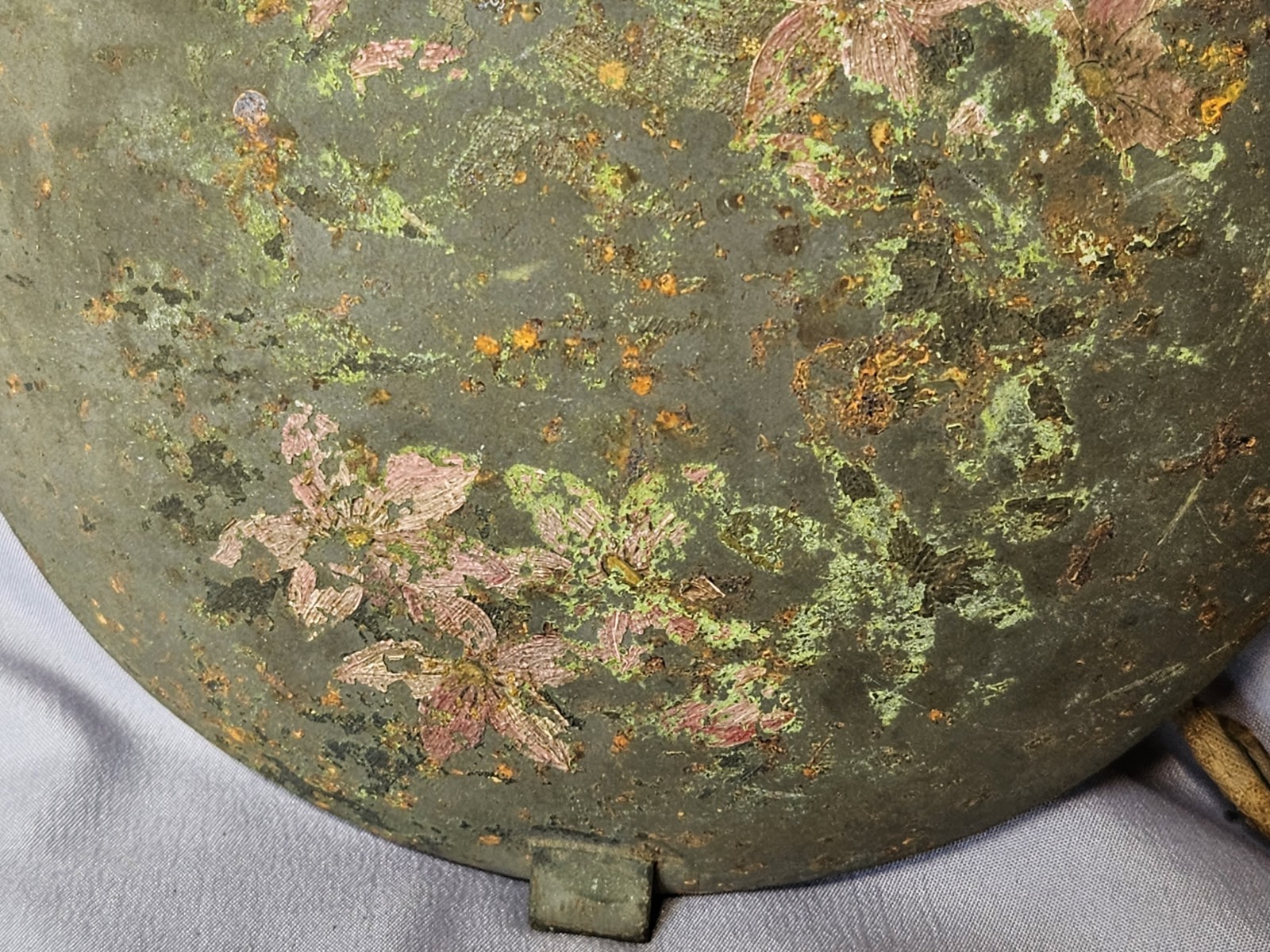 ORIGINAL AMERICAN CIVIL WAR SMOOTH SIDE CANTEEN WITH PAINTED FLOWERS AND STRAP