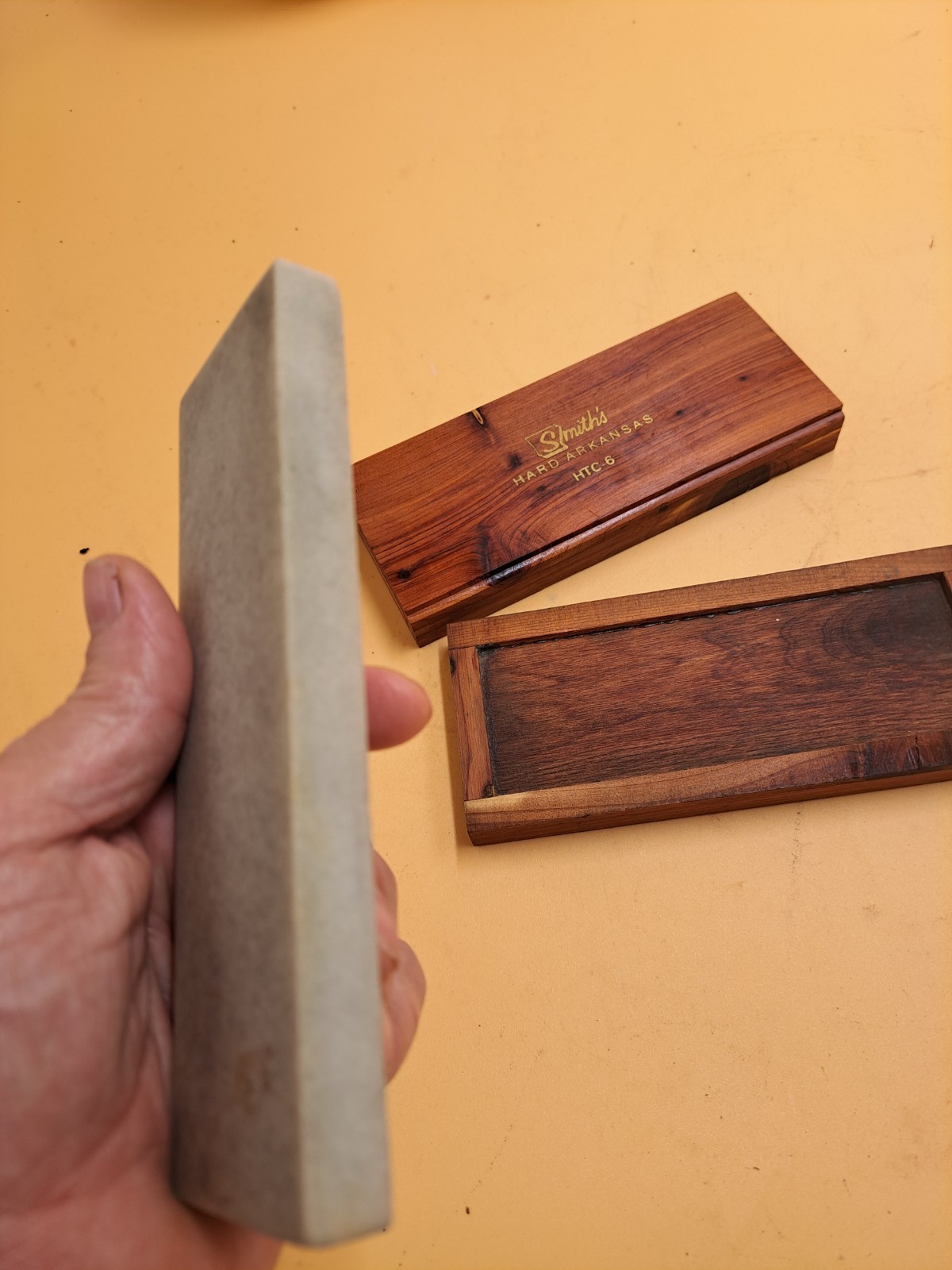 Vintage Smith’s HTC-6 Hard Arkansas Knife Sharpening Stone Cedar Wooden Box VGC