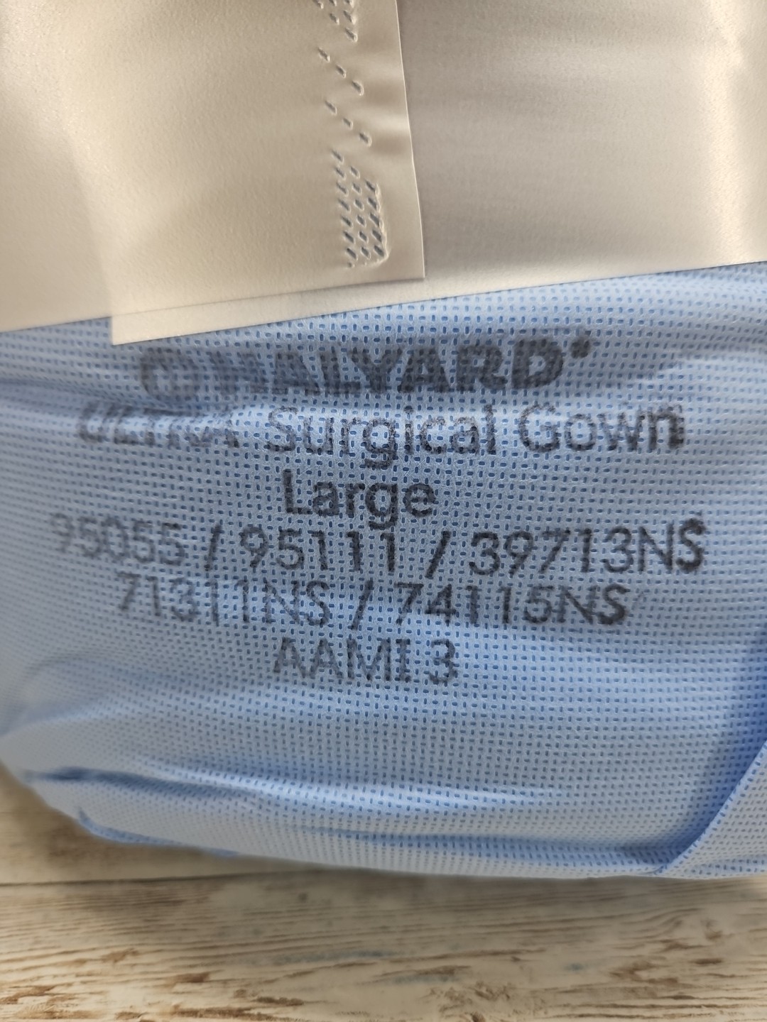 Halyard Surgical Gown Ultra With Polypropylene Fabric Size: LARGE *12-Pieces*