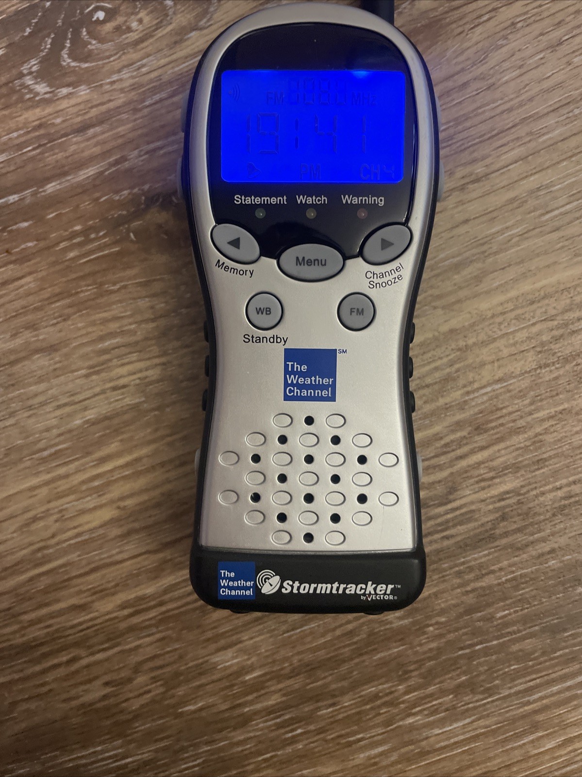 Weather Channel FM Alert Radio/Flashlight Hand Crank Rechargeable VEC438 TESTED