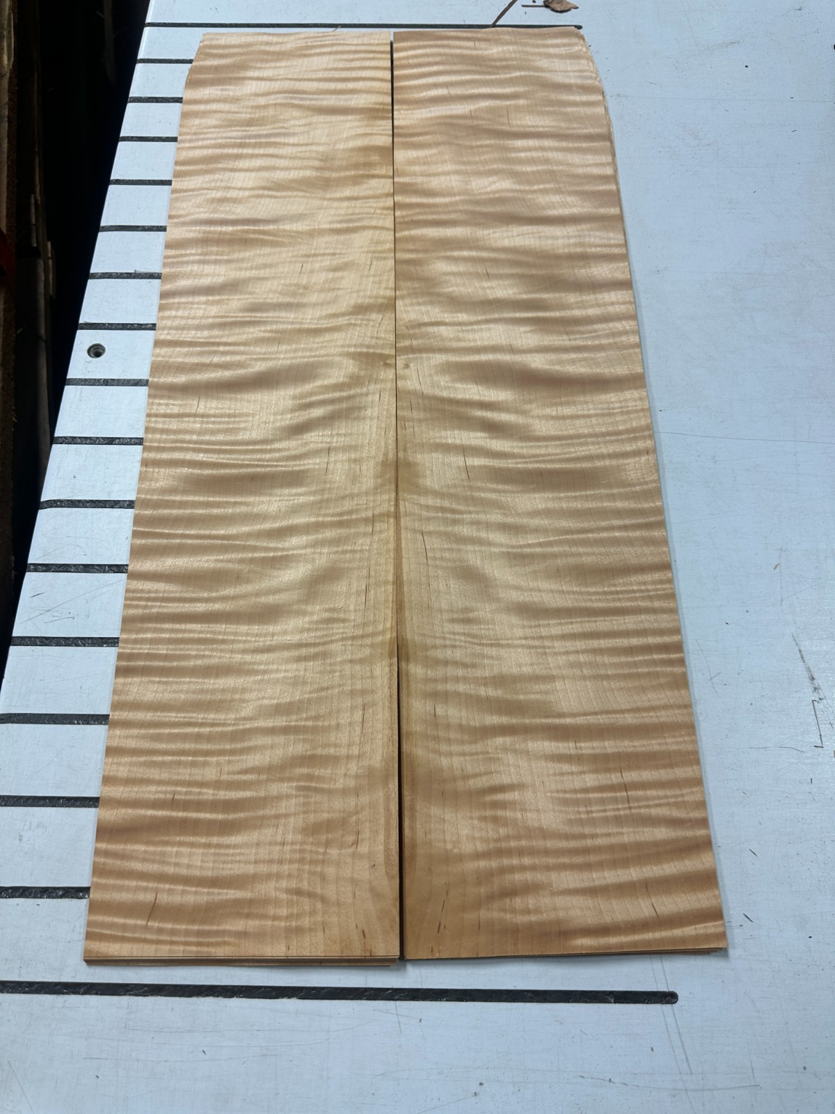 Curley European Birch Raw Wood Veneer 2 sheets 30" x 7'' 917X