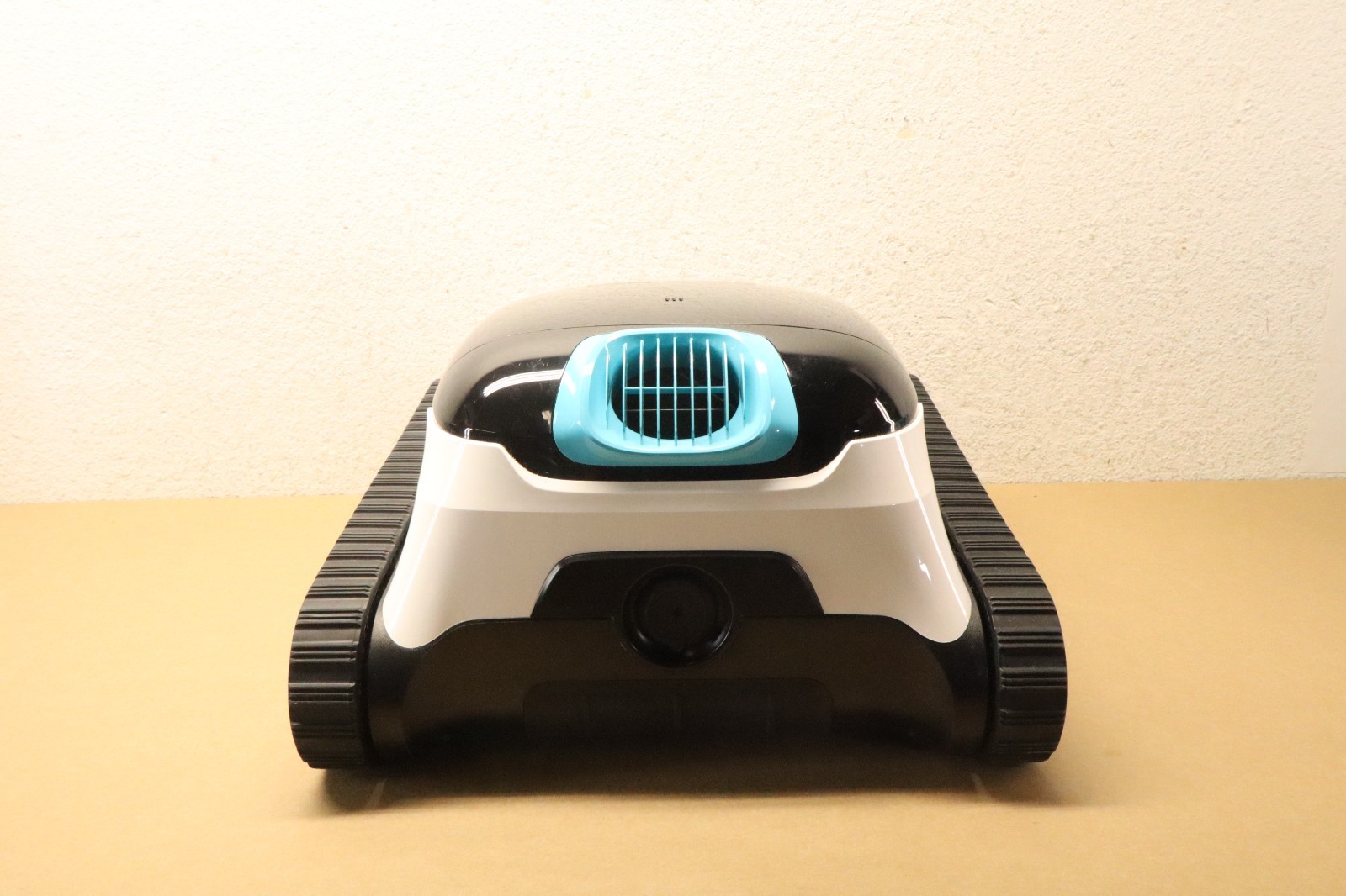 AIPER Scuba N1 Robotic Pool Vacuum Cleaner, Cordless, 2 Extra Brushes