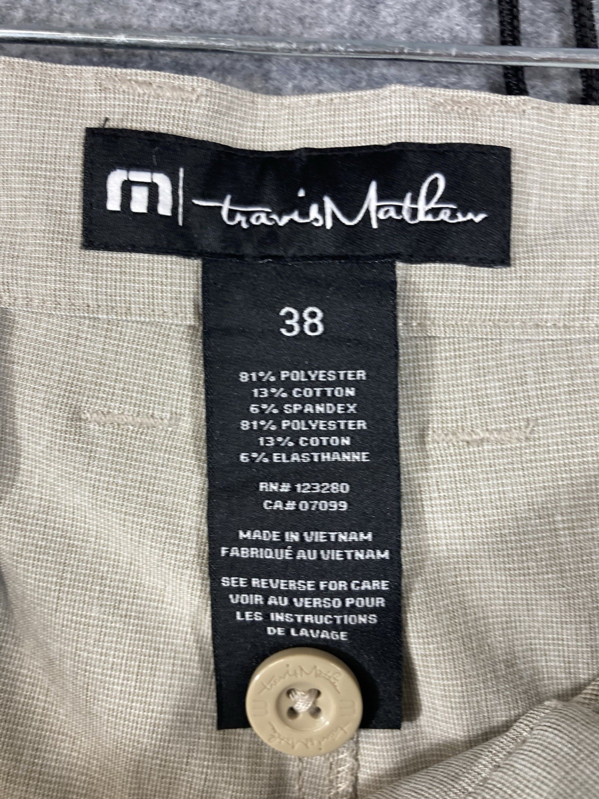 Travis Mathew Beck Golf Chino Shorts Mens 38 Khaki Stretch Wrinkle Resistant NWT