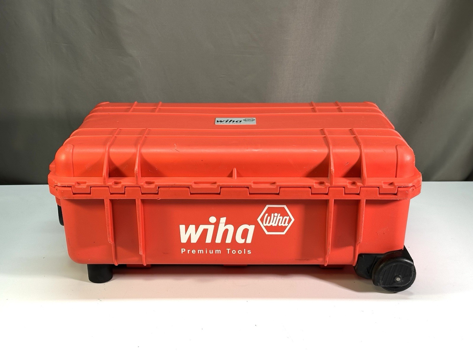 WIHA 80 Piece Master Electrician’s Insulated Tool Set in Rolling Hard Case NICE