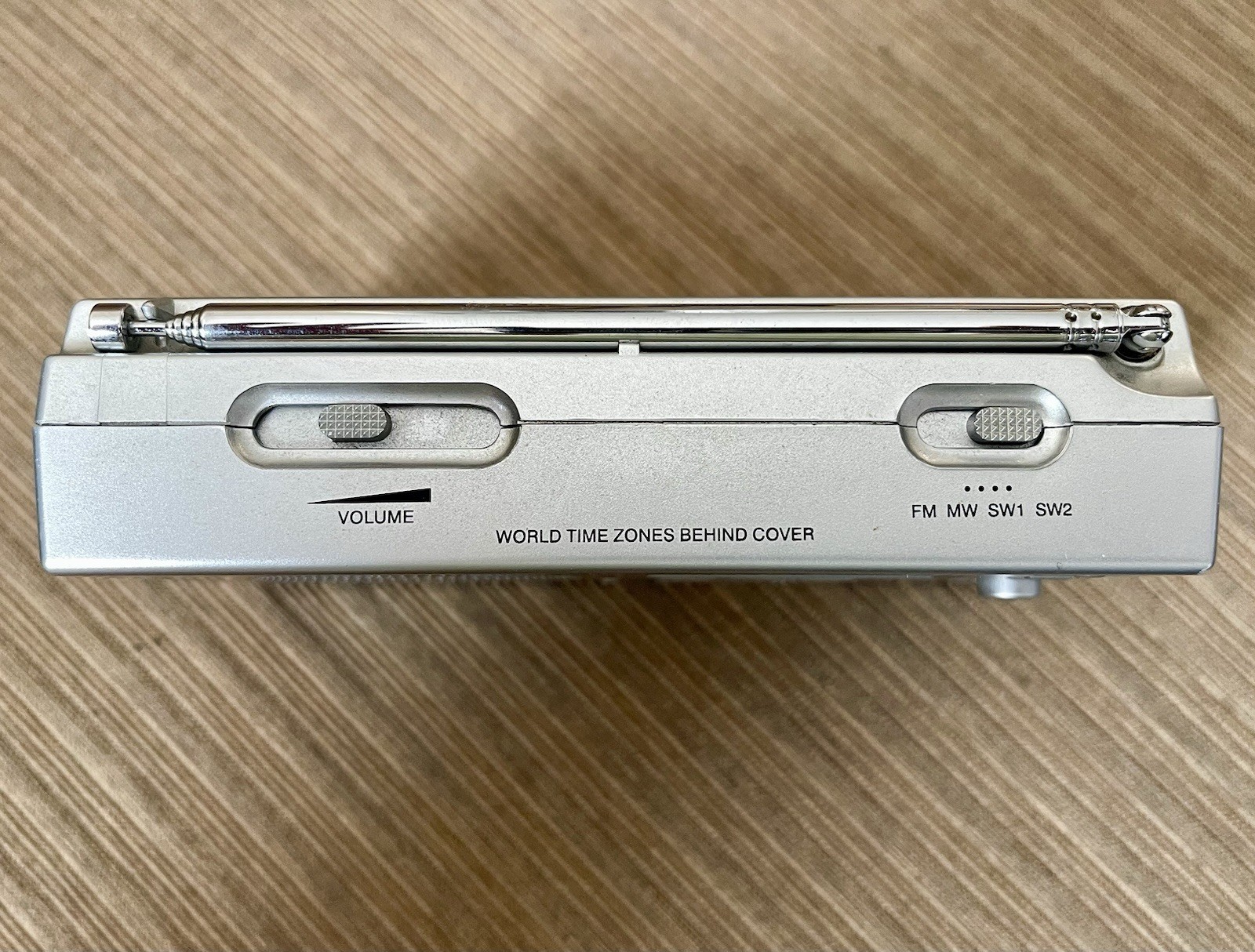 Grundig Yacht Boy World Receiver YB-P2000 SW FM Radio + Plug F.A. Porsche Tested