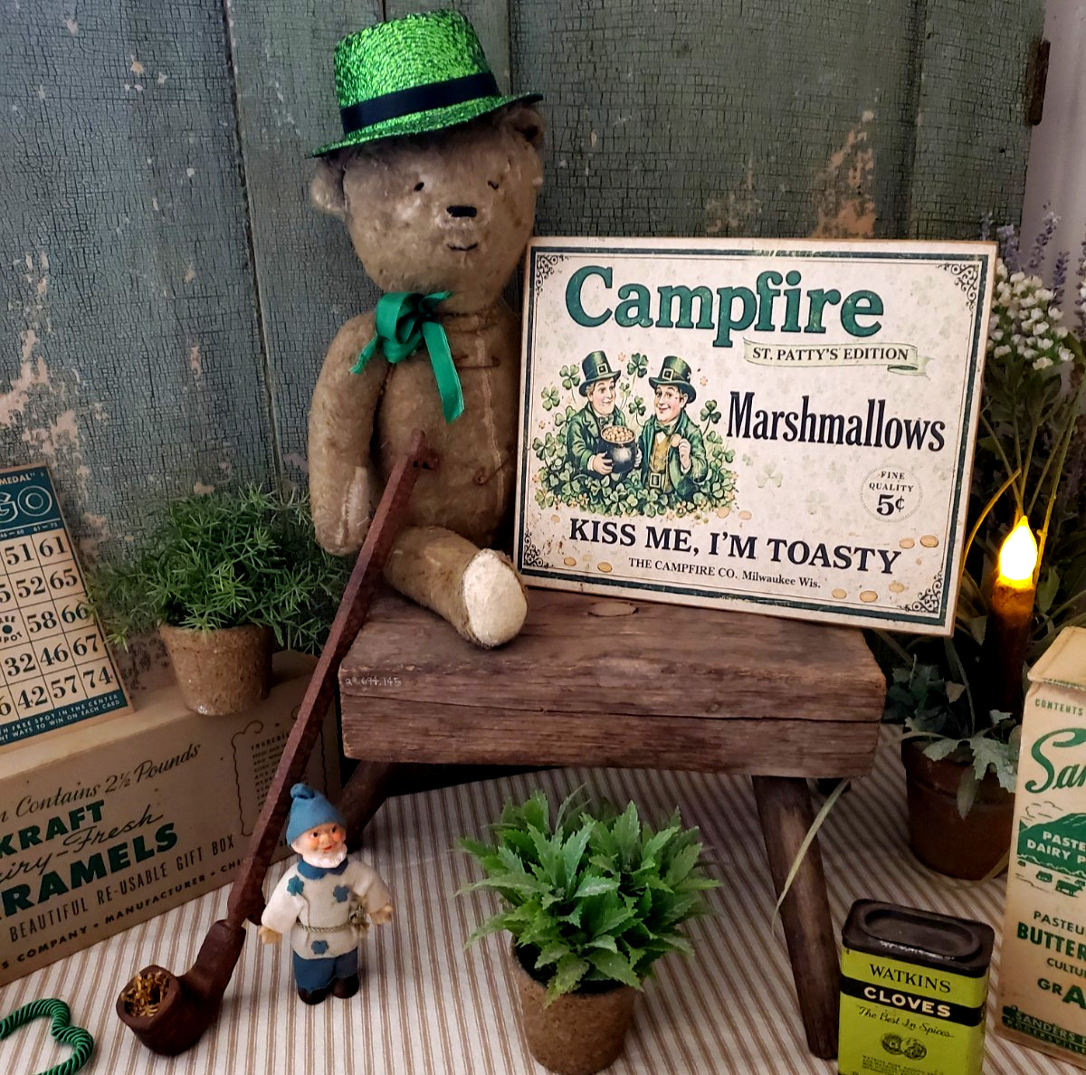 VINTAGE PRIMITIVE SHABBY STYLE ST PATRICKS DAY IRISH LEPRECHAUN CAMPFIRE SIGN