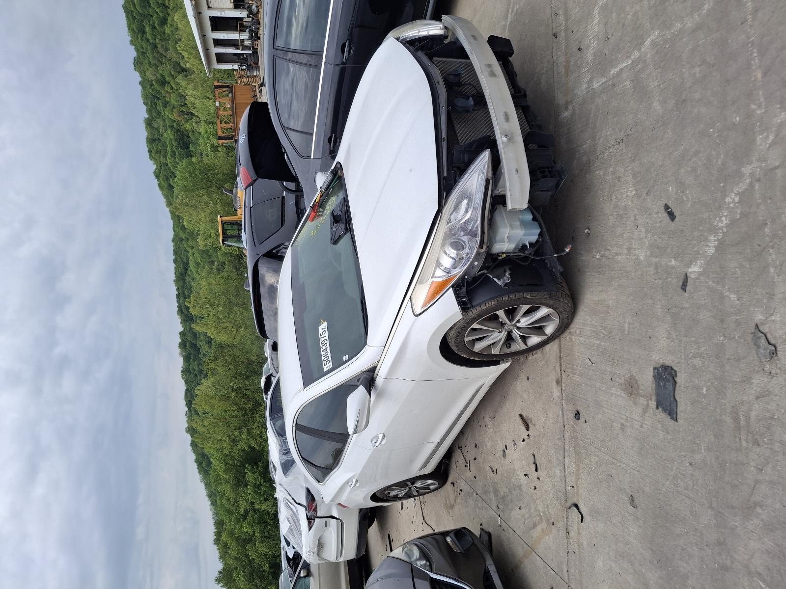 2016 Hyundai Azera Used White Deck Lid with Rear View Camera - OEM