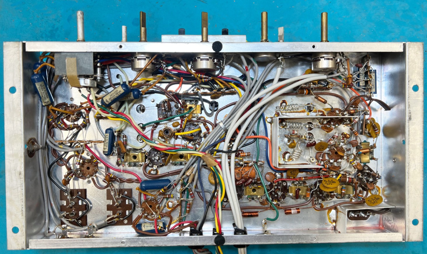 The New Englander by Guild Tube Amp & AM/FM Tuner Console Chassis