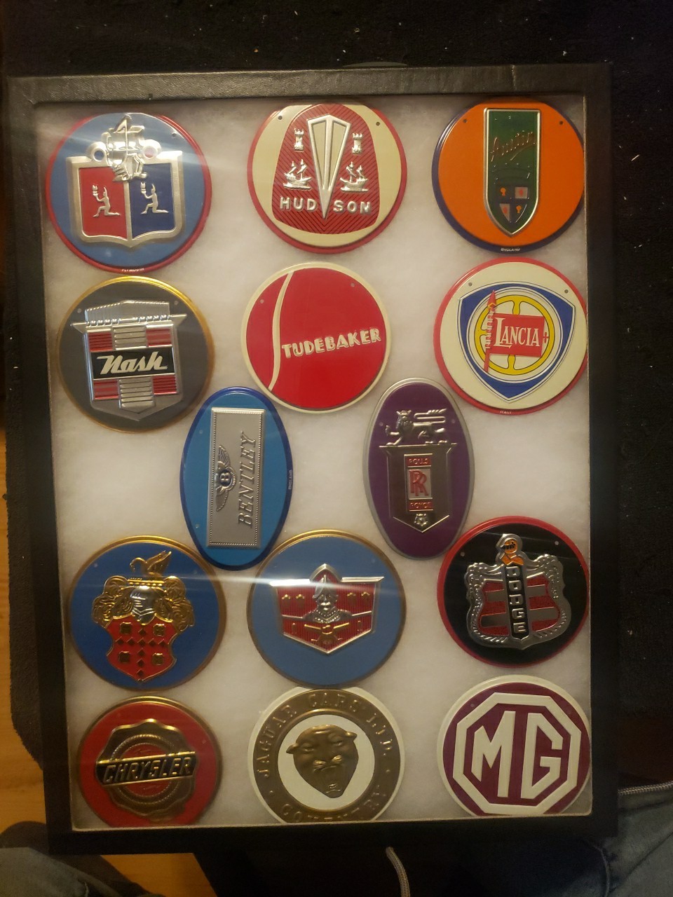 ORIGINAL 1950S WHEATIES CEREAL PREMIUM METAL AUTOMOBILE EMBLEMS SET 14 IN Case