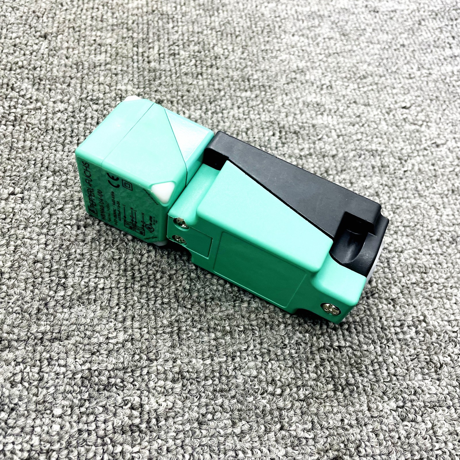 NEW IN BOX Pepperl + Fuchs Inductive Sensor 24-250VDC/24-230VAC NBN40-U4-UU