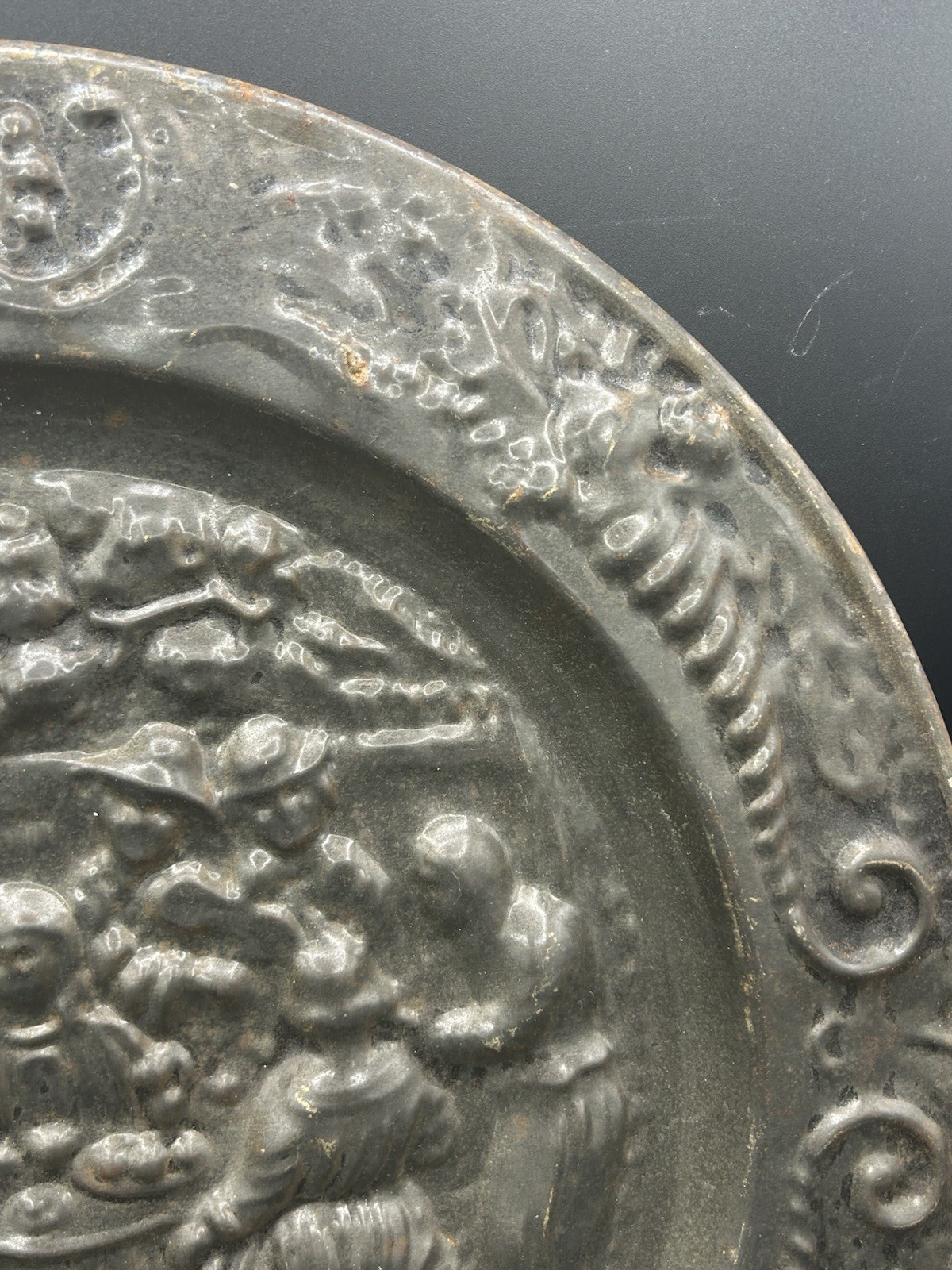 Vintage English Brass Hammered Wall Plate Decorative Tile (14 inch)