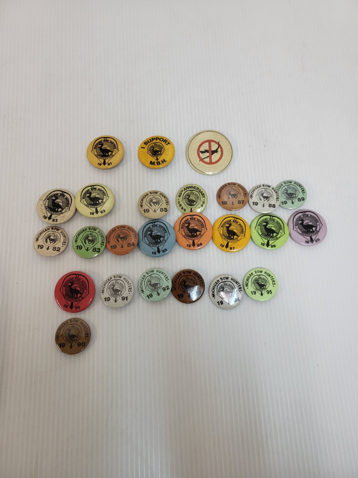 Group Of 25 Michigan Bow Hunters Buttons 80s And 90s