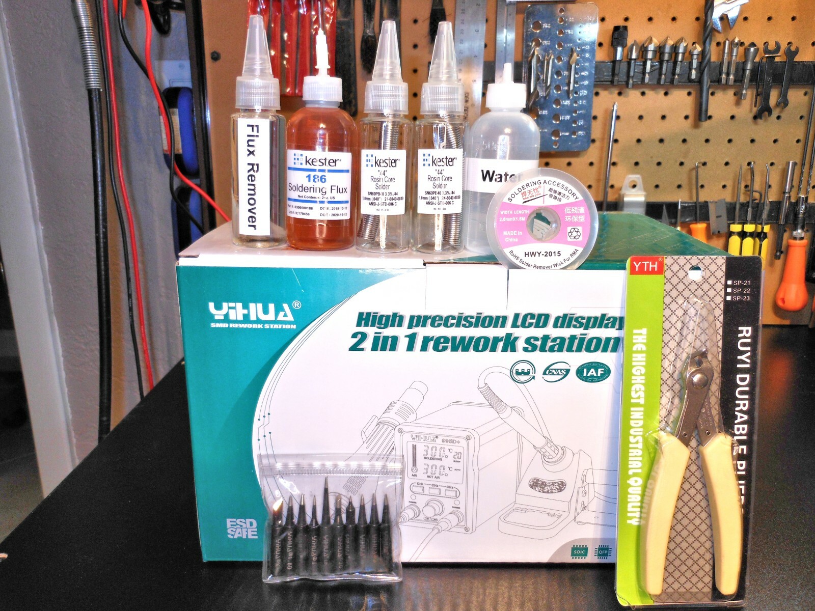 Yihua 995D+ Soldering Station, Kester #44 Solder,Kester 186 Flux, Soldering Mat