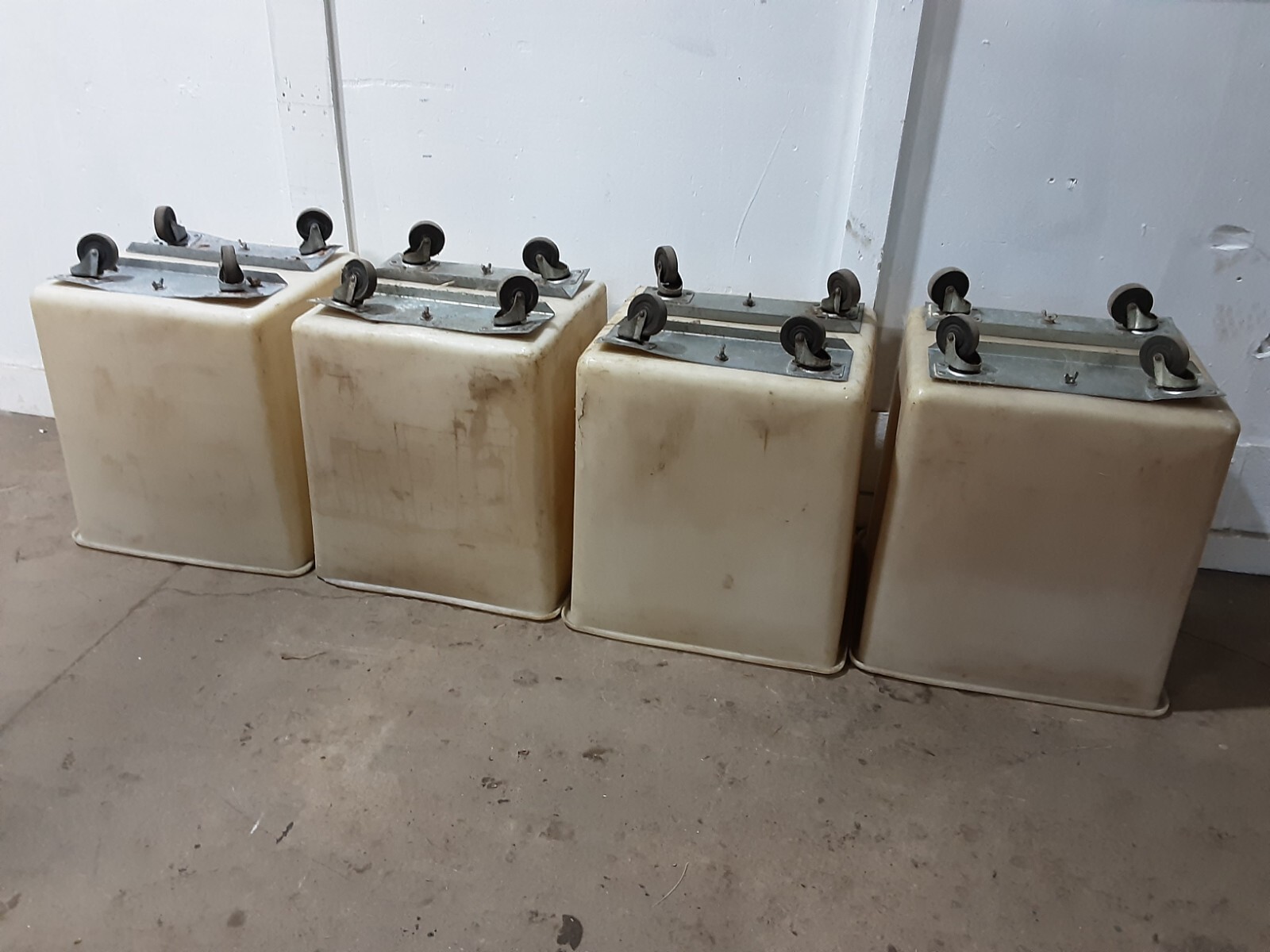 LOT OF 4 RUBBERMAID H.D COMMERCIAL INGREDIENT BINS ON CASTERS