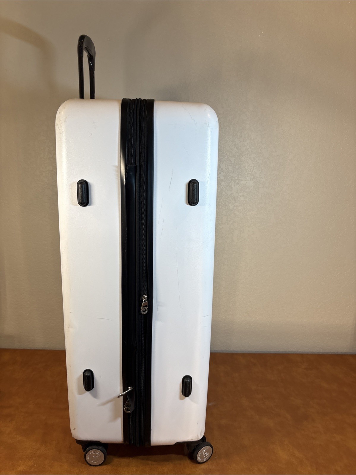 White Mountain Large Travel Luggage34x21x13. White Hard Case.