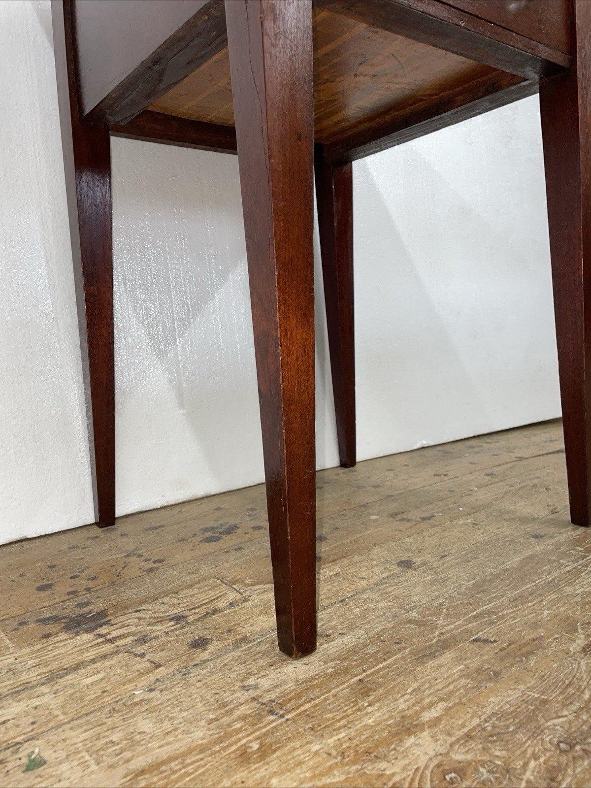 Vintage Mahogany 2 Drawer Table Nightstand lamp stand Glass knobs