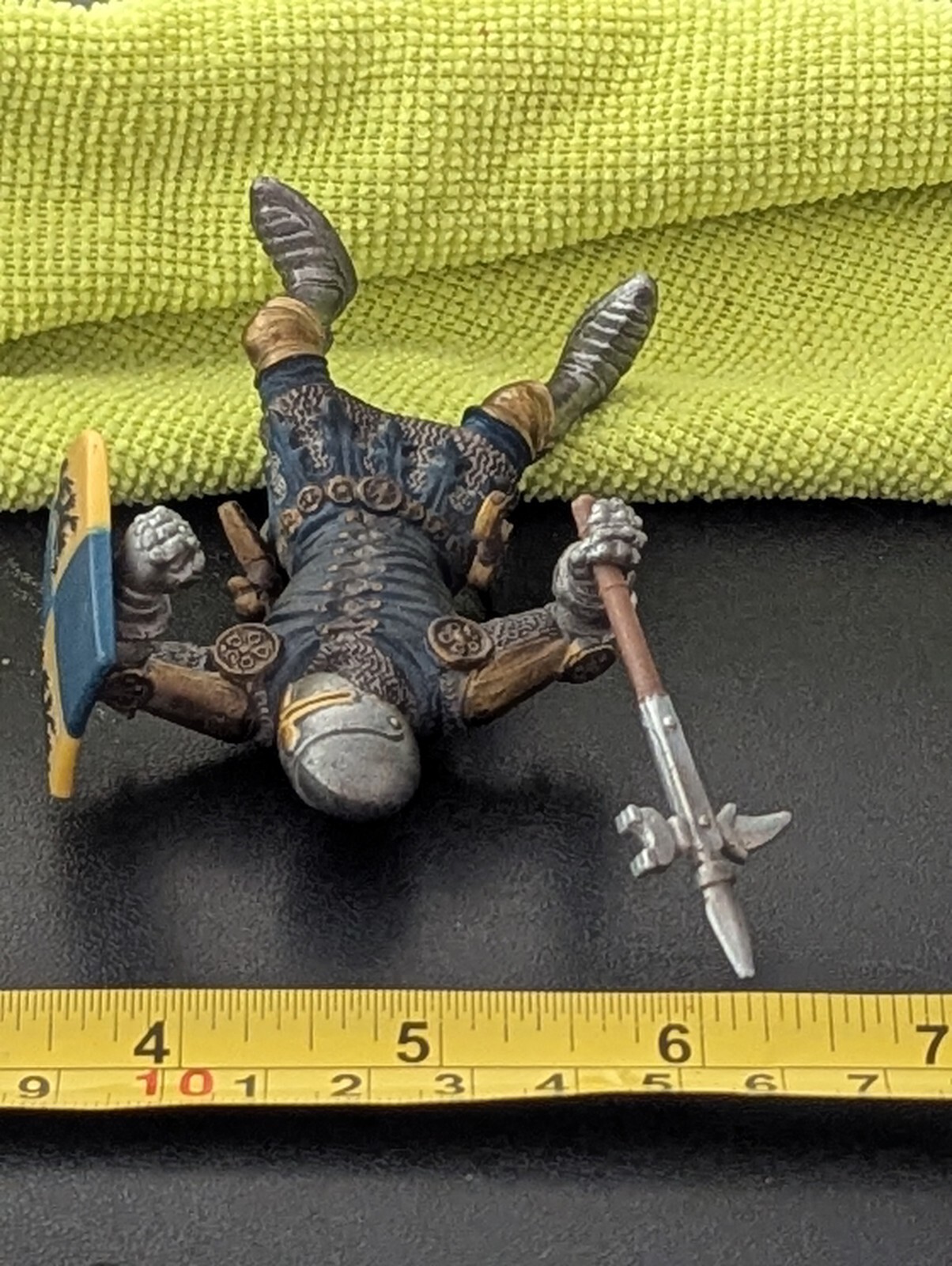 AWESOME SCHLEICH WARRIOR MEDIEVAL W/ SHIELD & SWORD READY FOR BATTLE MFG 2003