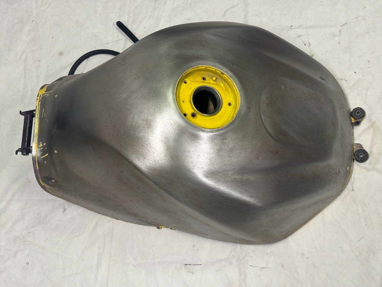 2004-2005 04 05 SUZUKI GSXR 600 750 OEM GAS TANK FUEL CELL RESERVOIR *NO DENT*