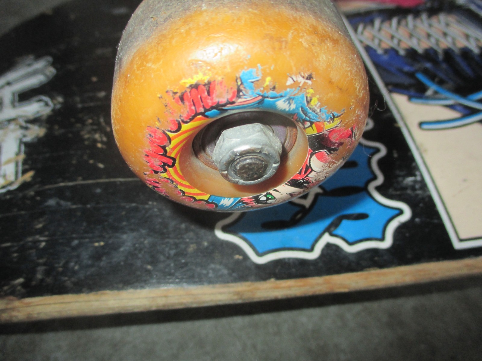 2000 HOOKUPS POISON TAKER ANIME MANGA WWF POISONTAKER COMPLETE SKATEBOARD