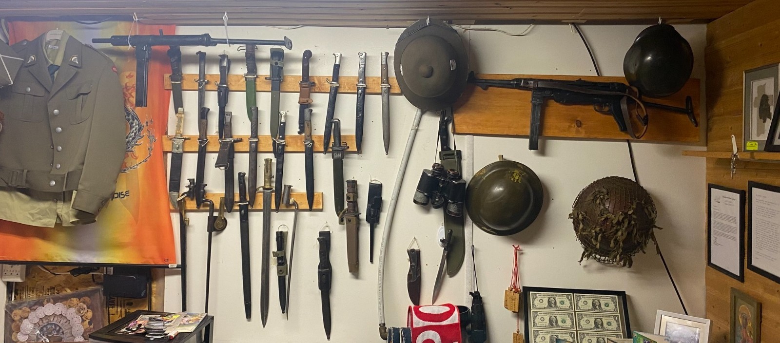 US WWII Marine Corps Camillus Fighting Knife .. RARE !!