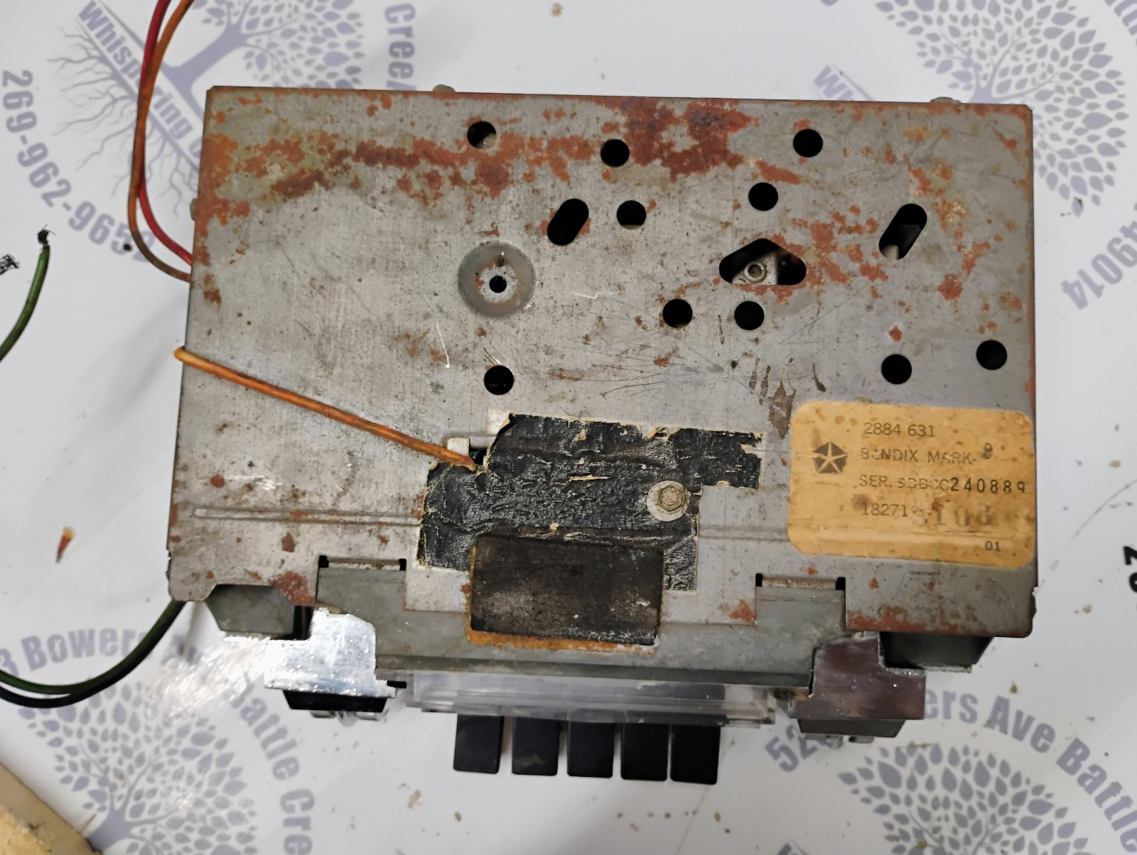 1968-1969 Dodge/ Chrysler Solid State Thumb Wheel AM Radio 2884-631