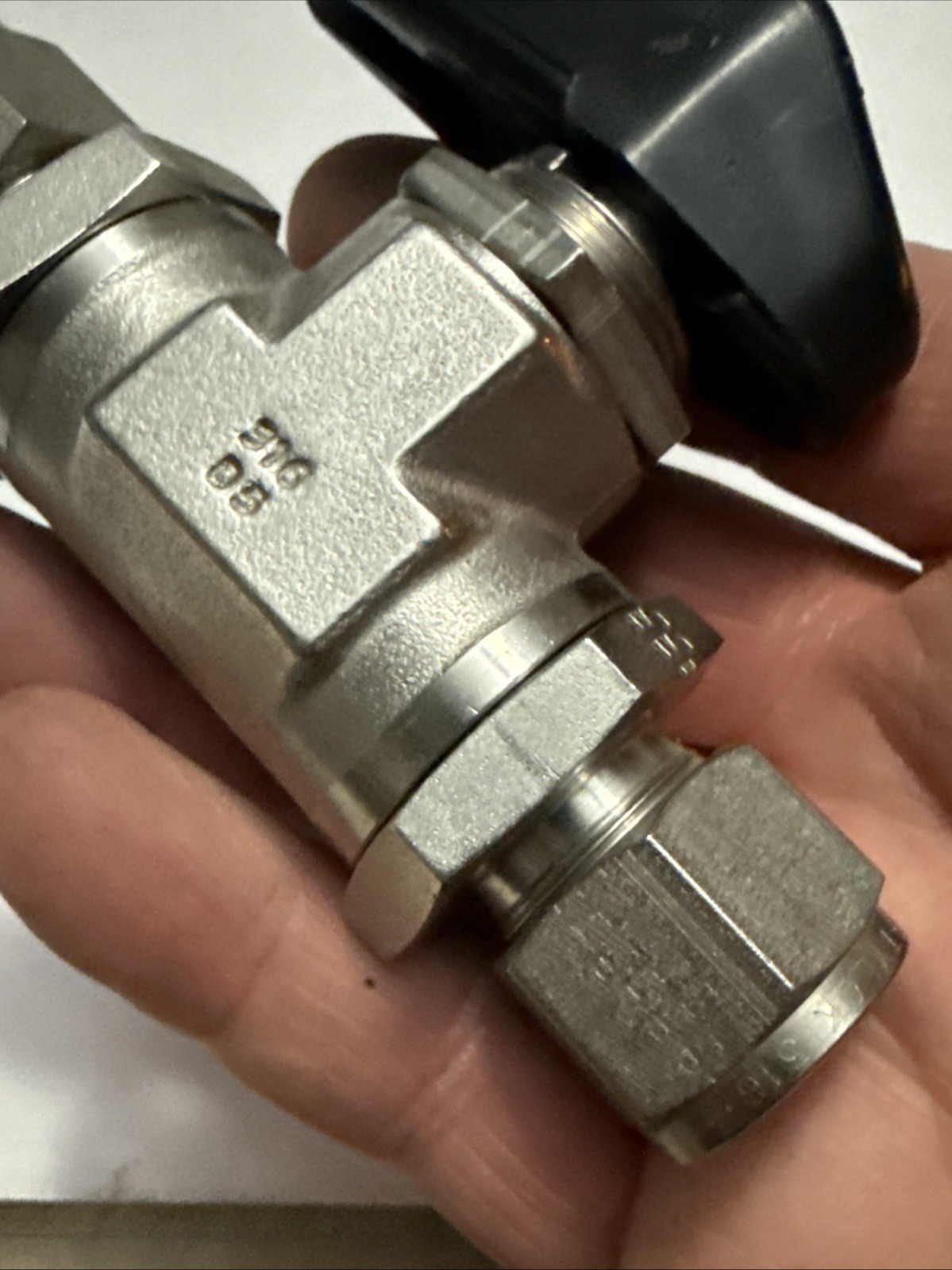 TY-LOK SS-8-DTT-8-8- 1/2" Tube End High Pressure Ball Valve, 5,000 psi, 316