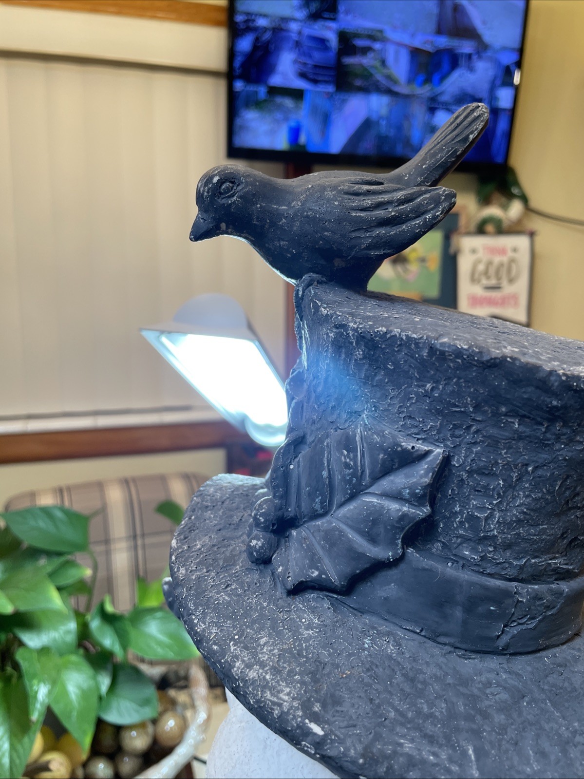 Christmas Snowman Bird Feeders Black Birds Fiberglass Mix Materials Beautiful 2