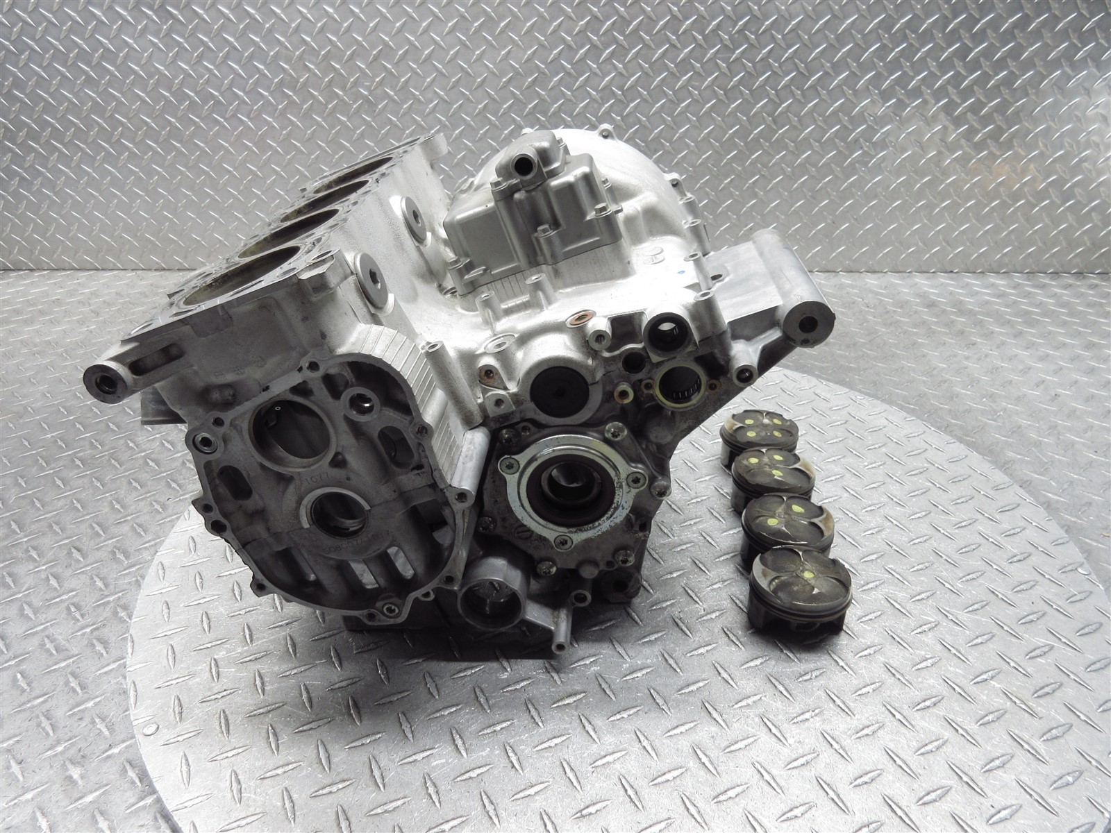 2008 08-09 Suzuki GSXR 600 GSXR600 Crankcase Case Engine Motor Block Piston Lot