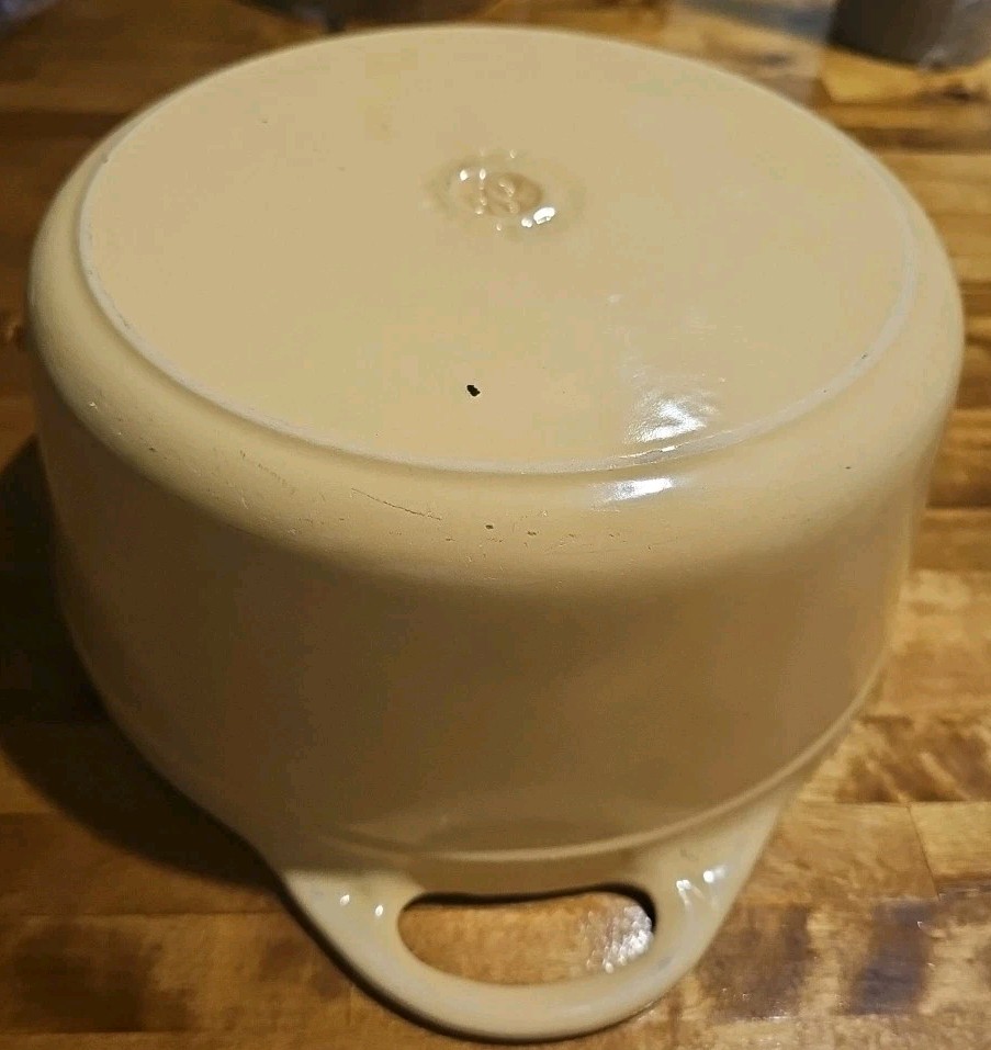 Vintage Cousances 22 Dutch Oven Beige 3.5 Quart Made in France Le Creuset