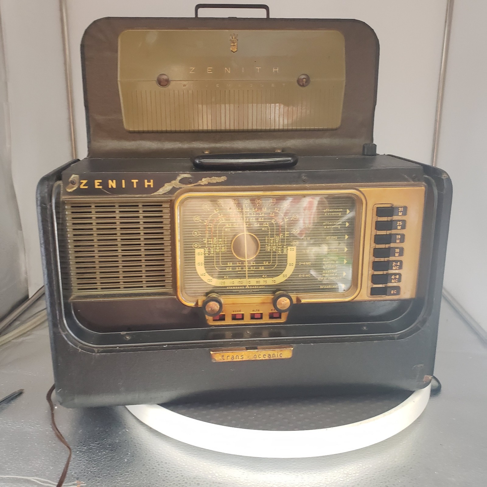 Zenith Trans-Oceanic Portable Shortwave Tube Radio 1950's Power Up