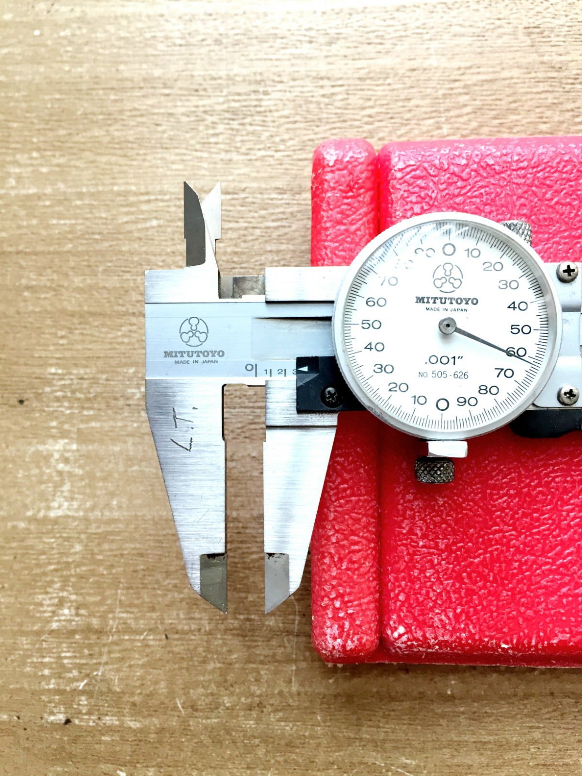 Mitutoyo Dial Caliper 6" Calibrated 505-626 .001" 6” With Case - Made In JAPAN