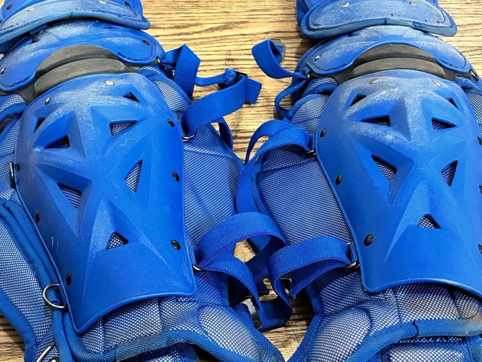 Chicago Cubs Game Used/Issued Mizuno Pro 17.5 “ Catchers Shin Guards Blue