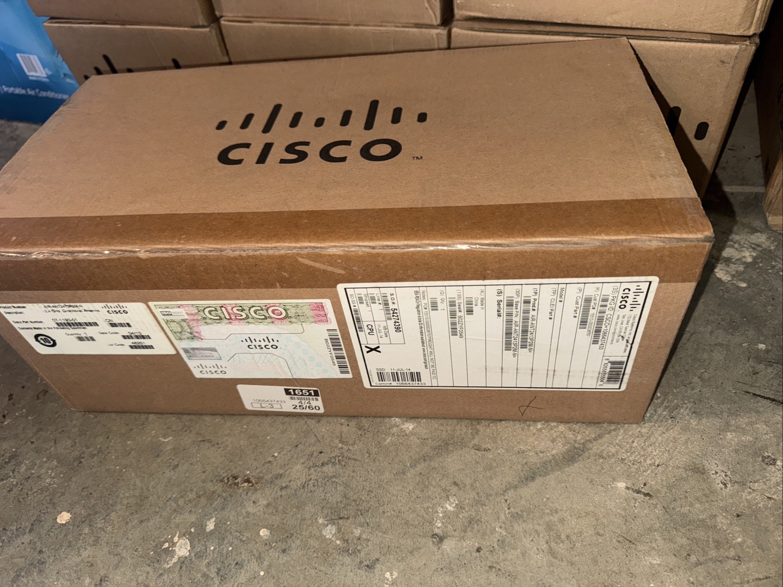 Cisco AIR-ANT2413P2M-N 2.4-GHz 13-dBi Directional Antenna ( Factory Sealed)