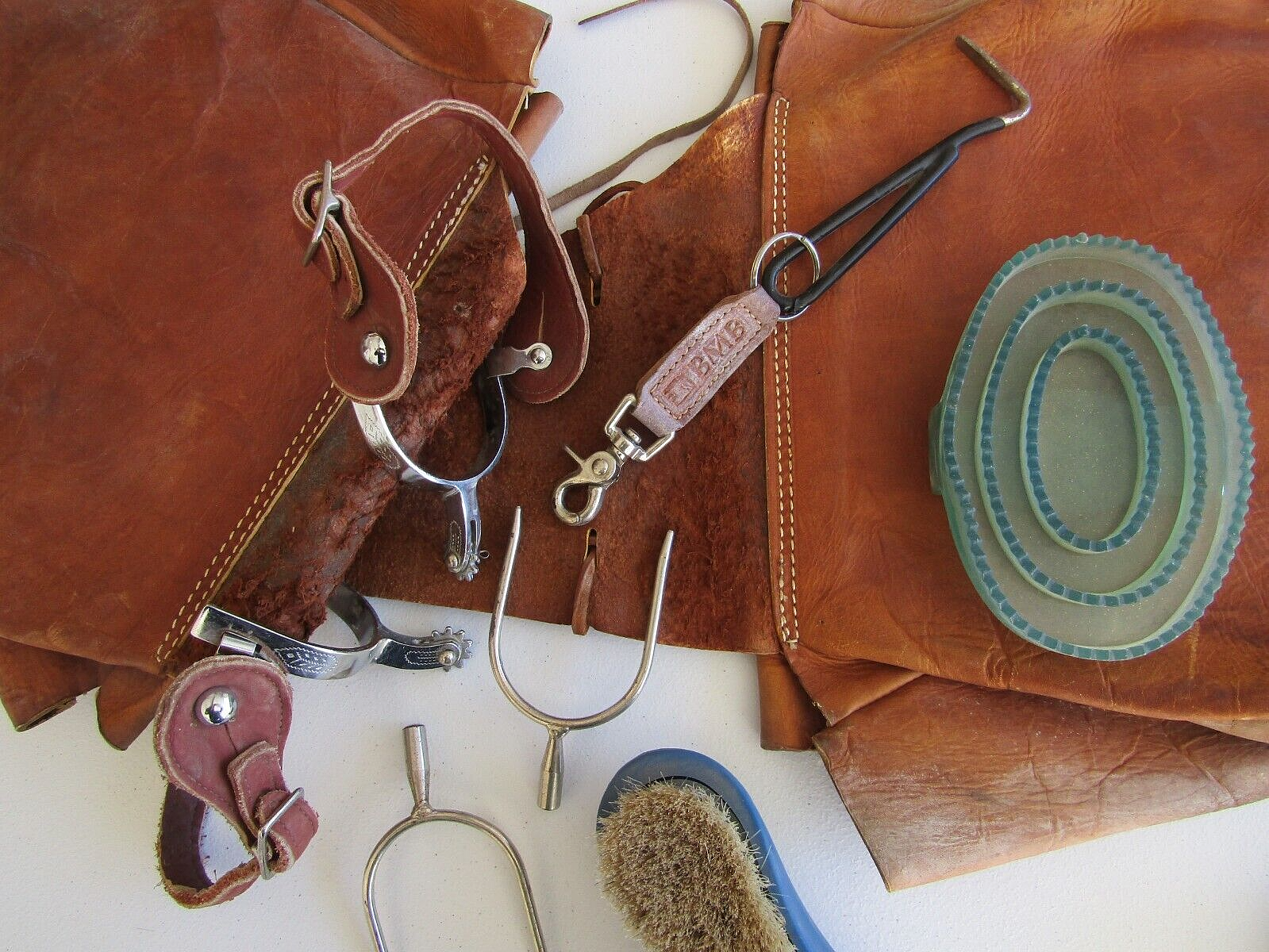 Horse riding and care equipment large lot !