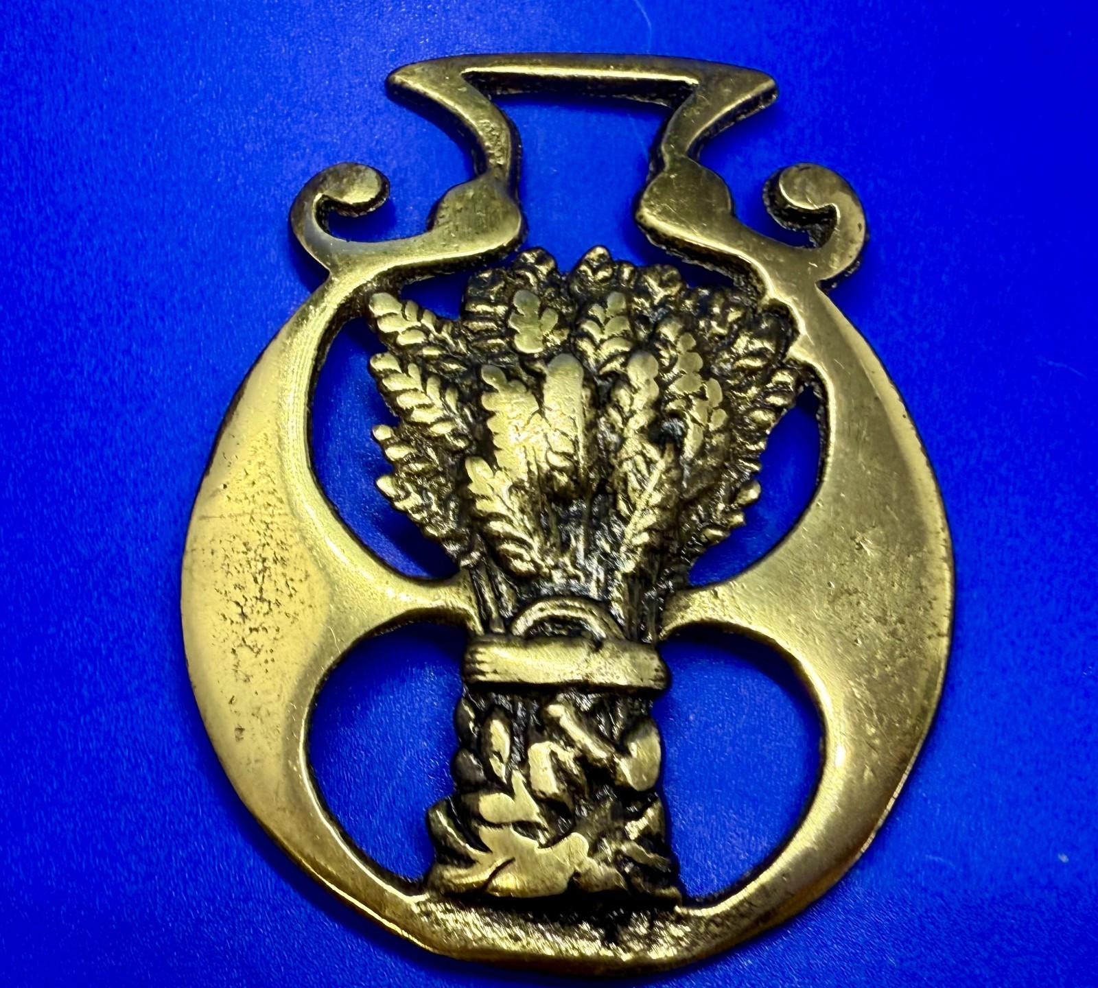 Tied Wheatsheaf Openwork Frame Bridle Harness Horse Saddle Medallion