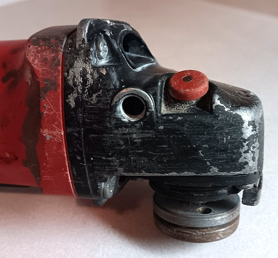 HILTI DC 500L ANGLE GRINDER 11000 RPM 5IN 115V-AC 12.7A 60HZ W/ DUST EXTRACTOR