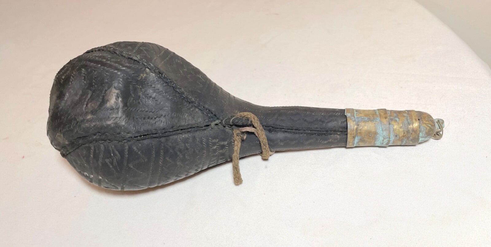 ANTIQUE 1800's HANDMADE ETCHED LEATHER BRASS WATER SHOT FLASK JUG POWDER EARLY