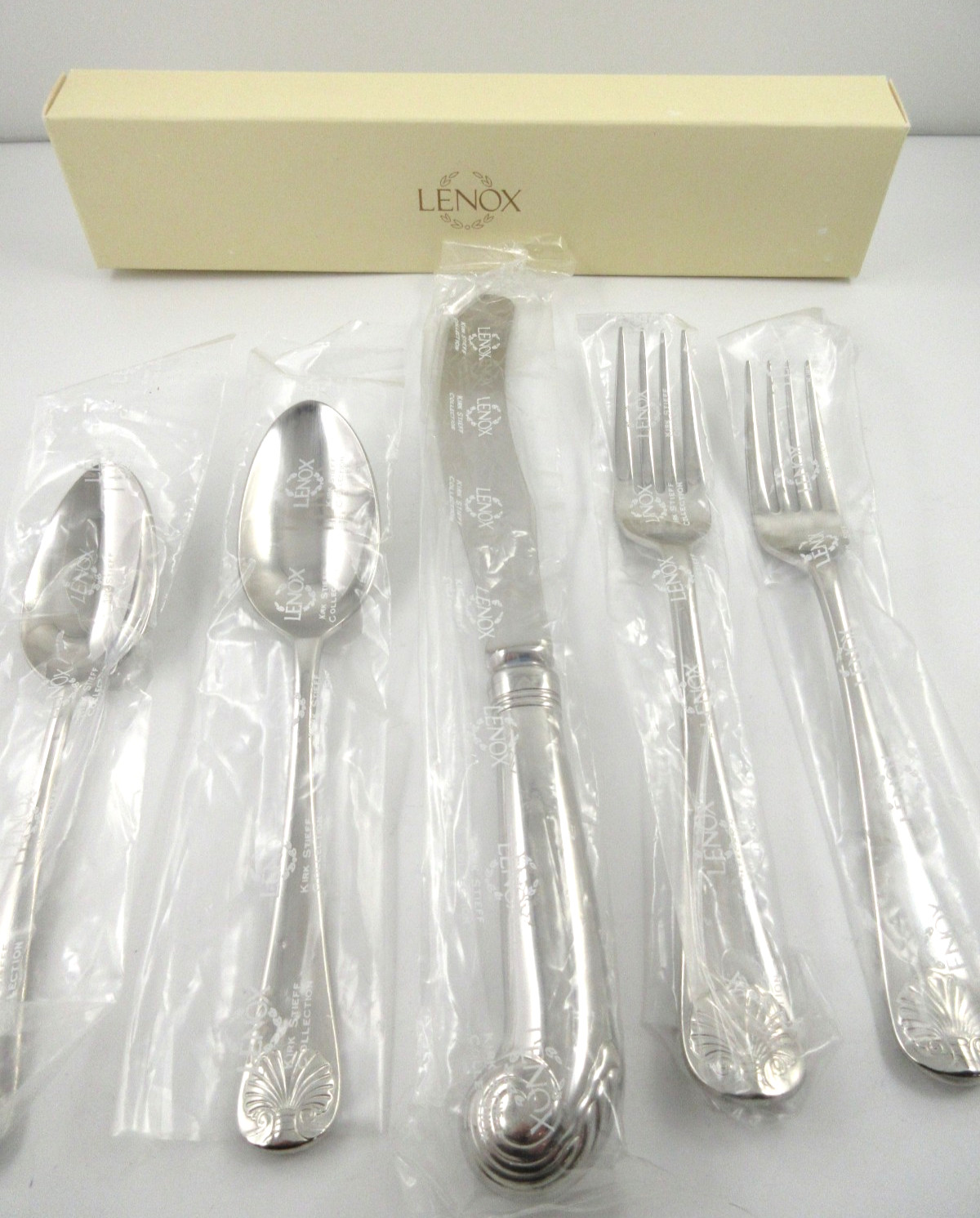 Kirk Stieff WILLIAMSBURG ROYAL SHELL 5 Piece Place Setting Stainless Flatware