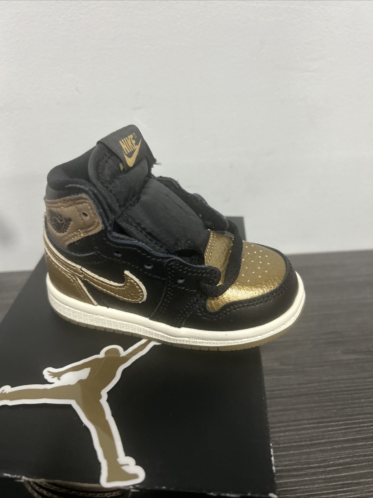 Jordan 1 Retro High OG (TD) - Black/Metallic Gold-Sail Size 5C FD1413-071