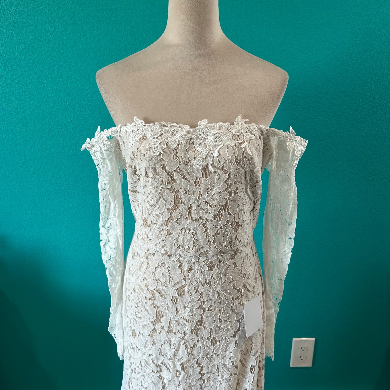 NWT Lulus Romance Dreamer White Lace Off-the-Shoulder Maxi Dress Bridal Bride L