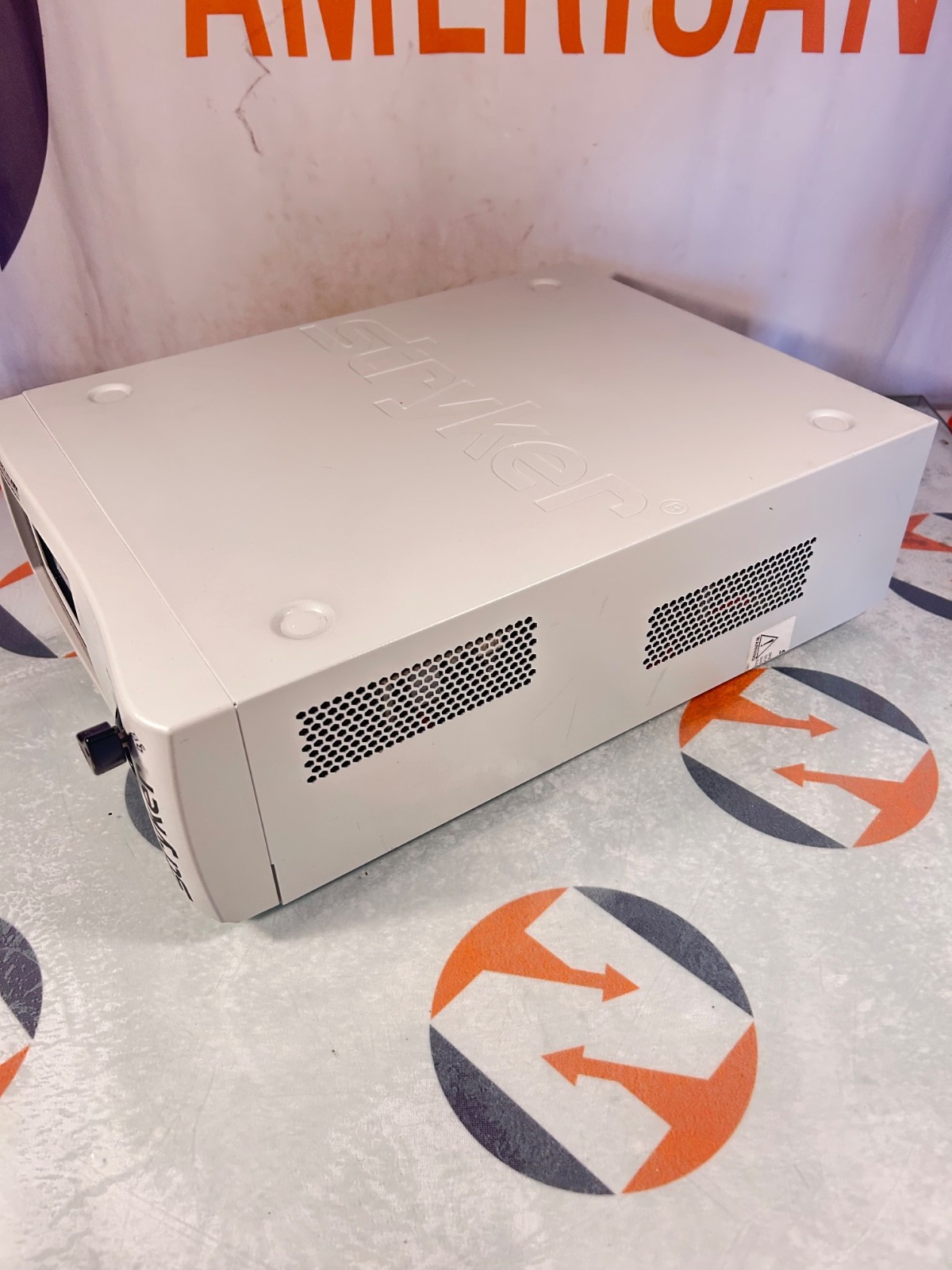 Stryker L10 LED Light Source with AIM 220220300