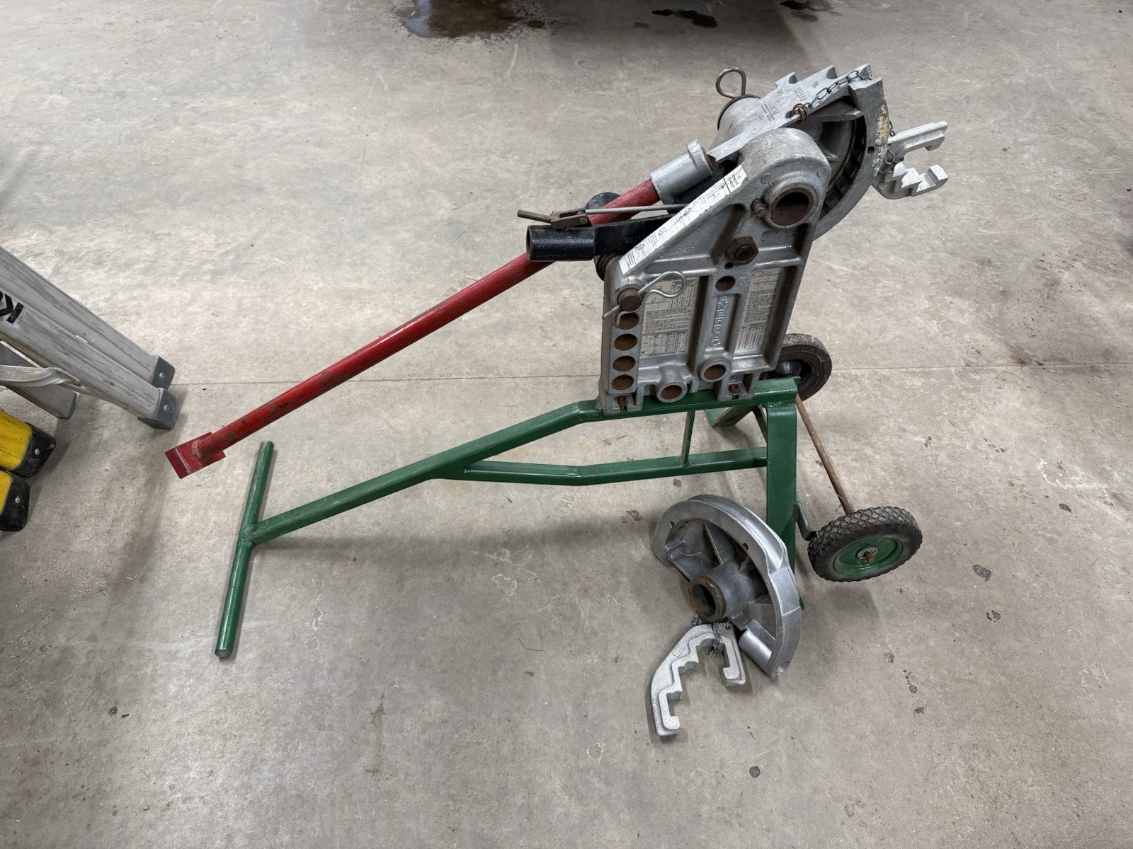 Mechanical ratchet bender, Chicago style bender