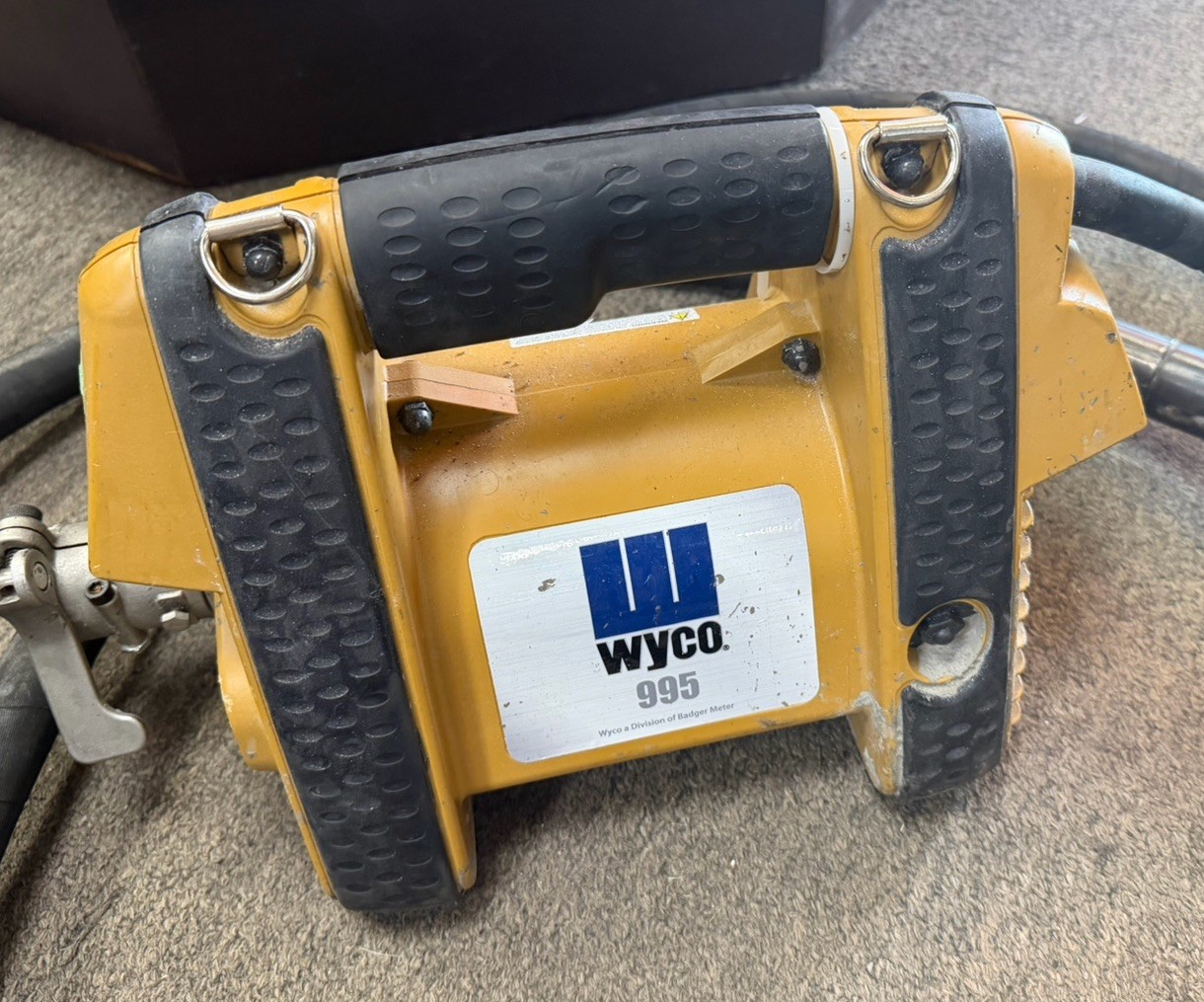 WYCO 995 (W995G1T-100-10) Electric Concrete Vibrator w/ 10 ft L Shaft (488H56)