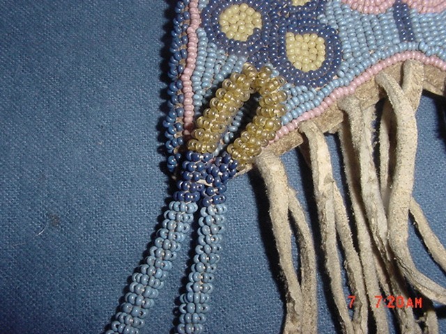 OLD MUSEUM QUALITY 19TH CENTURY YAKIMA INDIAN BEADED BAG