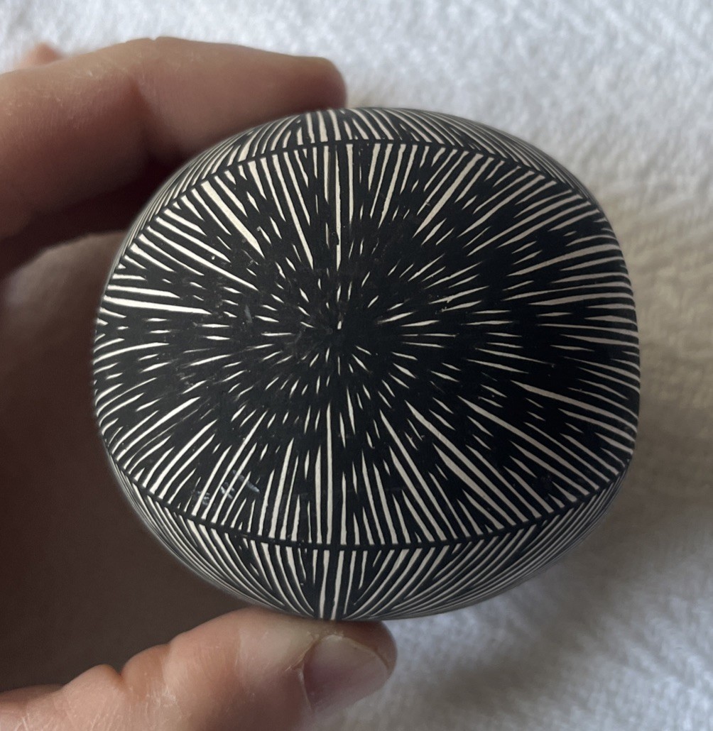 Southwest Native American Acoma Pueblo Pottery Signed Fine Line ‘Seed Pot’